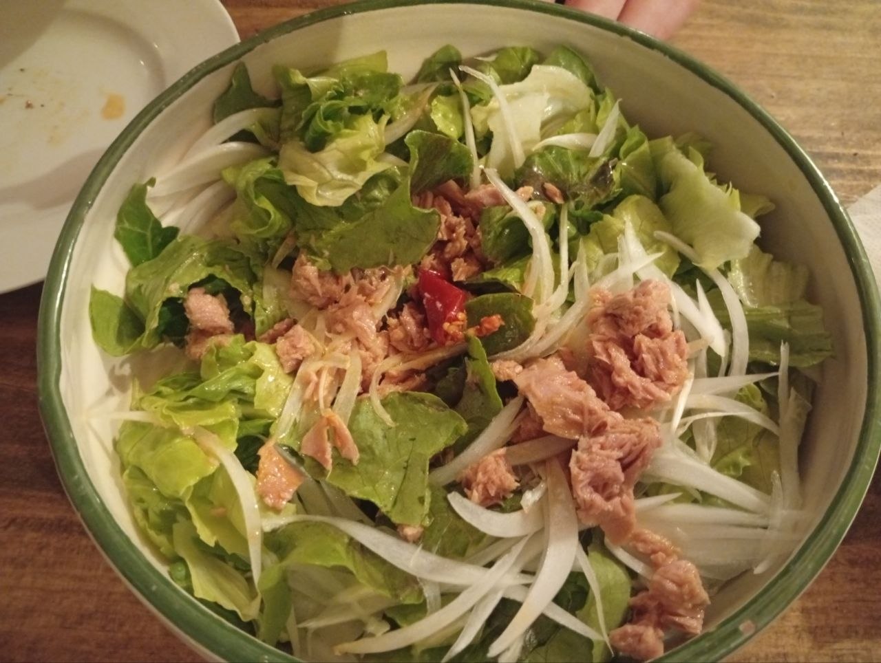 Las lechugas de nuestro huerto son ya las ensaladas de nuestras cenas.