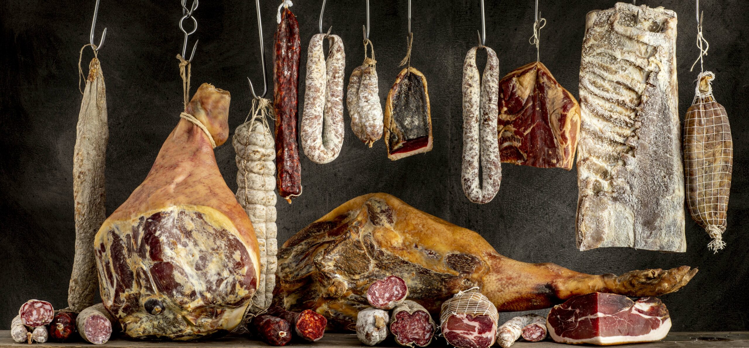 Avances técnicos en el proyecto de digitalización de secaderos de carne que los estudiantes de la Universidad de Poitiers están desarrollando en las instalaciones de Iberlima en Burguillos del Cerro.